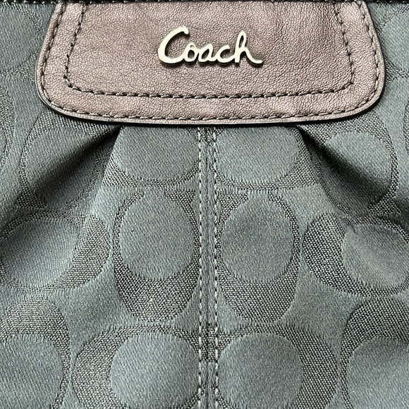 Coach Ashley Signature Large Wristlet - Picture 4 of 8